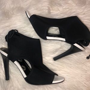 Juicy couture heels black 7.5